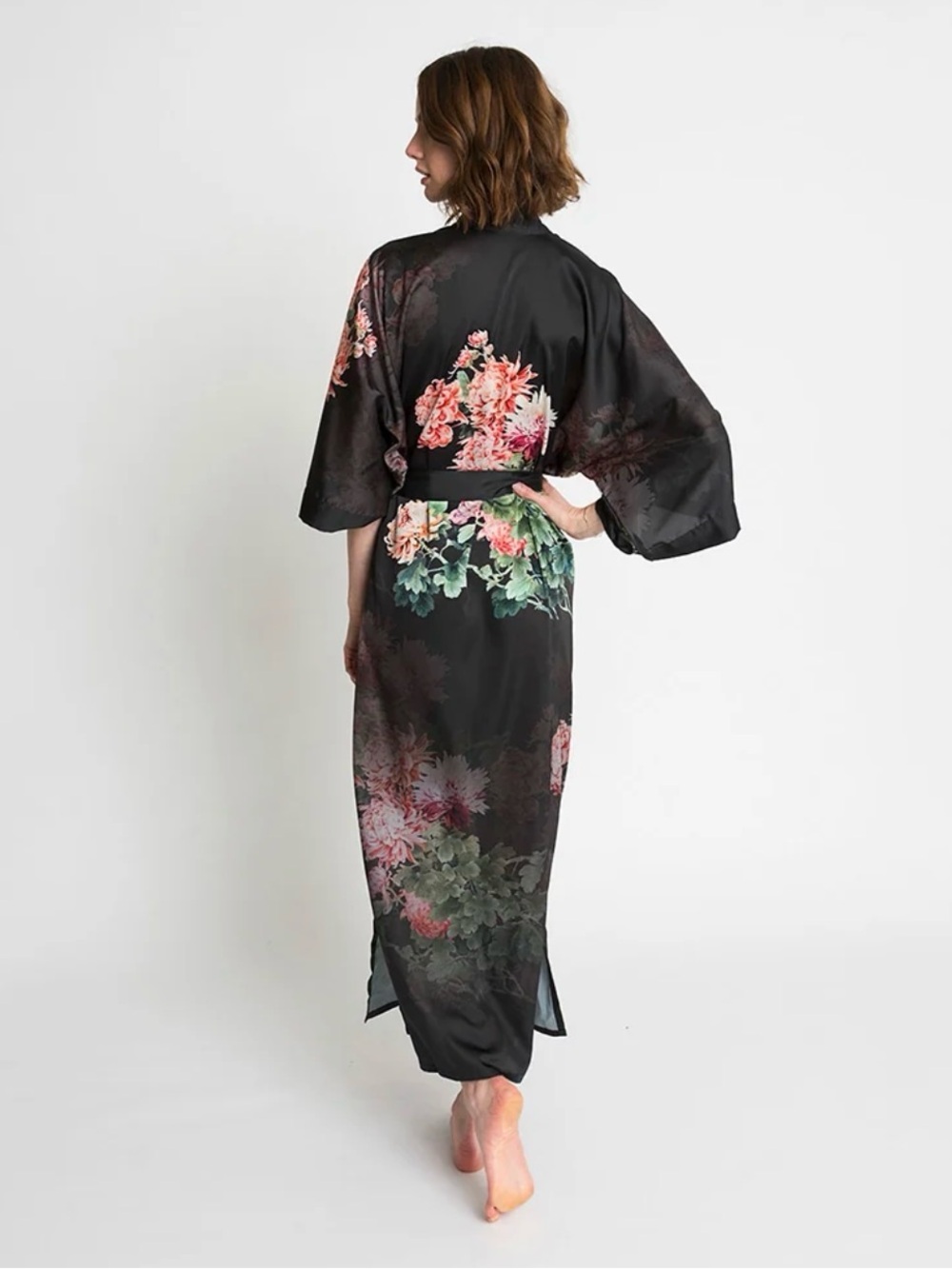 Kim & Ono CORAL CHRYSANTHEMUM LONG KIMONO ROBE. No belt